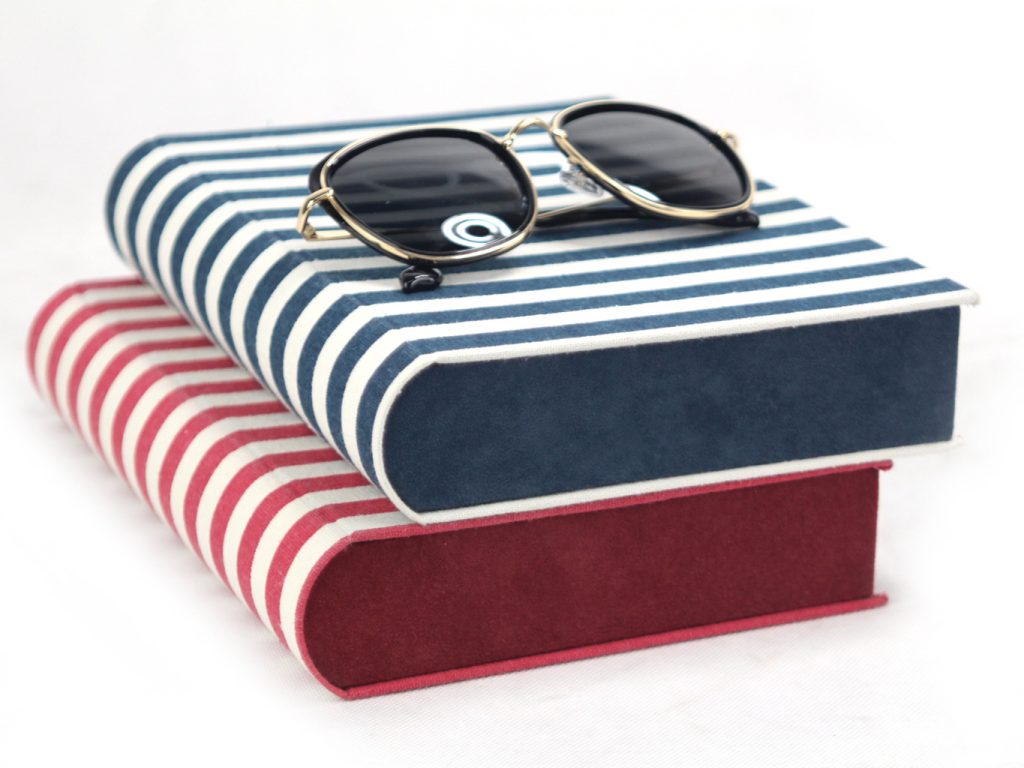 XPW-18488 BOOKTRAY EXCLUSIVE